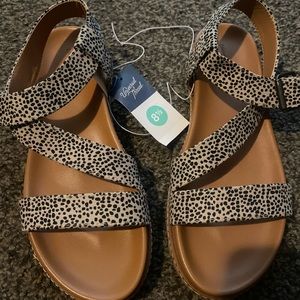 Universal thread leopard print sandals size 8 NWT